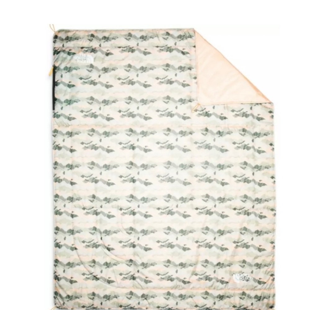 The North Face Wawona Fuzzy Blanket (BNWT) - Picture 5 of 12